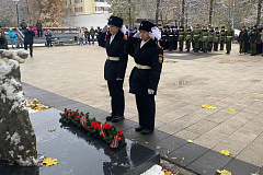 На Аллее Славы (Дубнинская 6А) в честь Парада на Красной площади 7 ноября 1941 состоялся торжественный марш кадетов ГБОУ «Школа №1794» с возложением цветов к памятному камню ветеранов войн и локальных конфликтов.